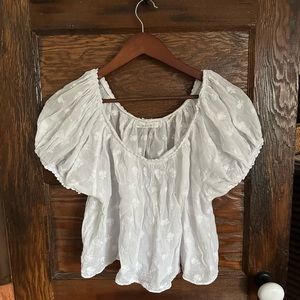 DOEN DAISY EMBROIDERED CROP TSHIRT